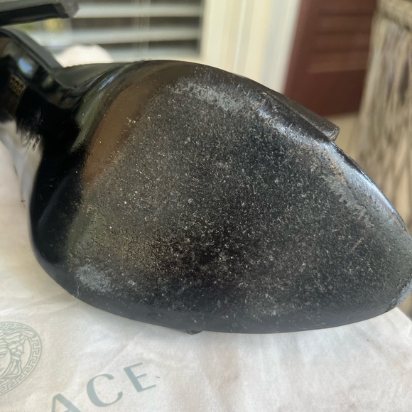 Stunning Black Versace Gold V logo on size 38 - Picture 8 of 10